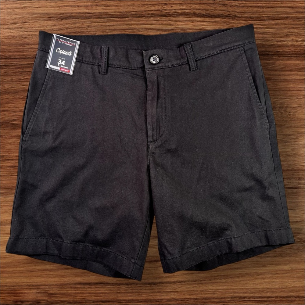Roundtree & Yorke Men’s Black Khaki Straight Fit/Flat Front 7” Shorts. Size 34